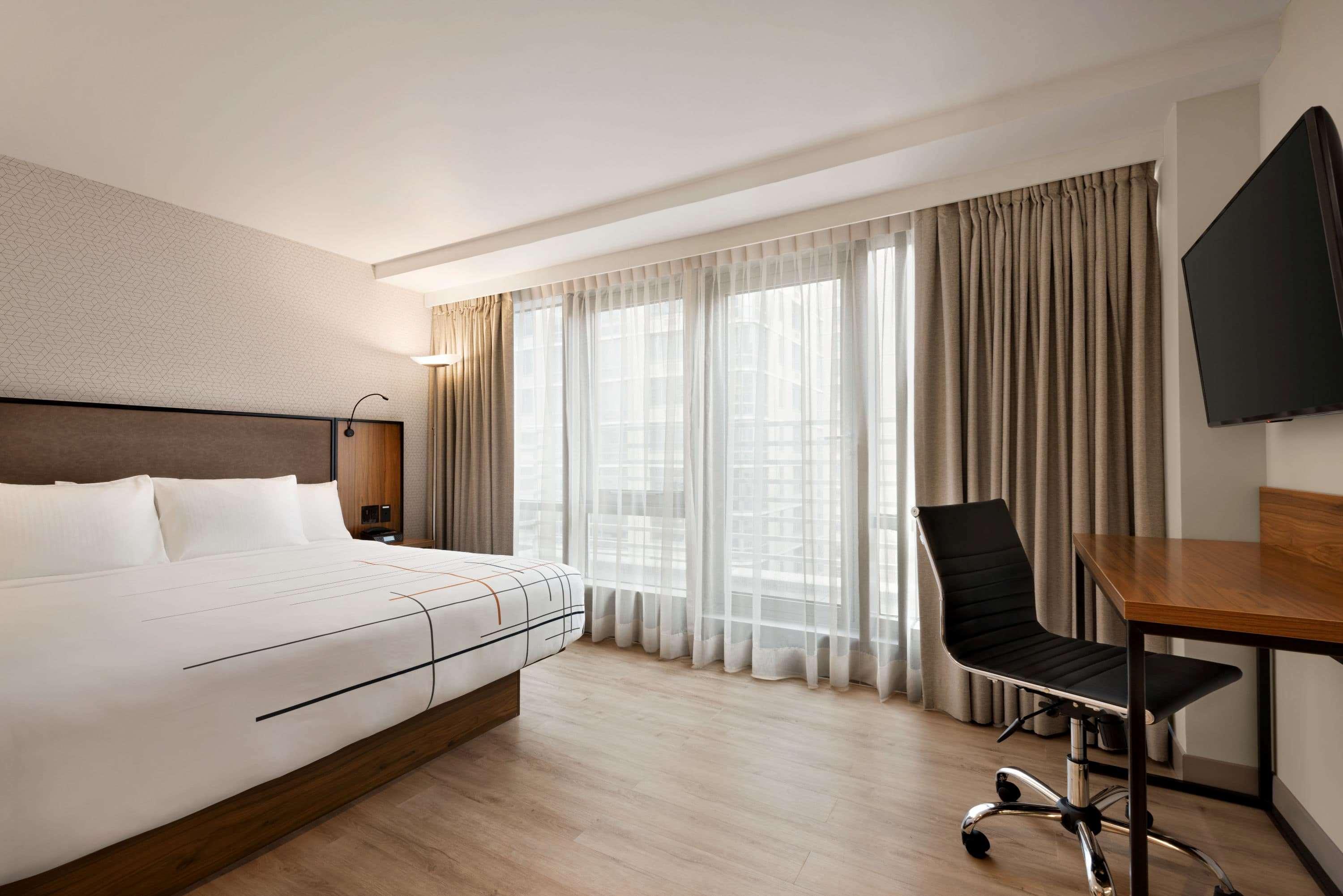 Отель La Quinta By Wyndham Time Square South Нью-Йорк Экстерьер фото