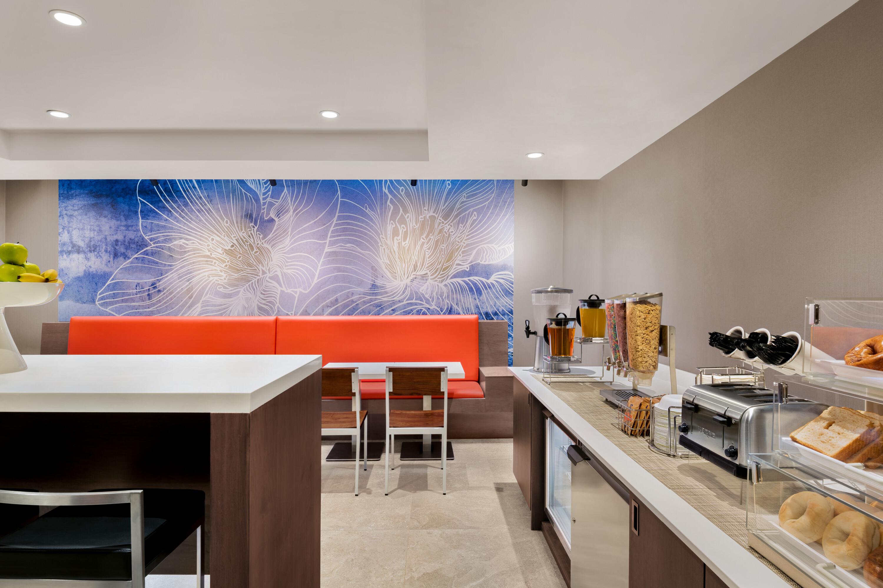 Отель La Quinta By Wyndham Time Square South Нью-Йорк Экстерьер фото