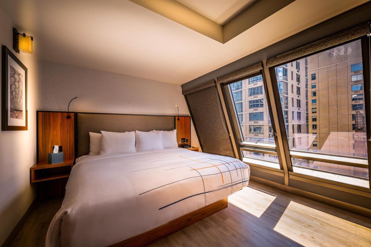 Отель La Quinta By Wyndham Time Square South Нью-Йорк Экстерьер фото