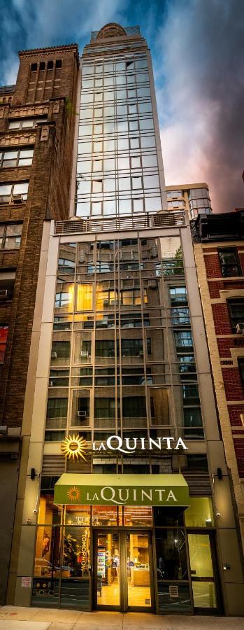 Отель La Quinta By Wyndham Time Square South Нью-Йорк Экстерьер фото